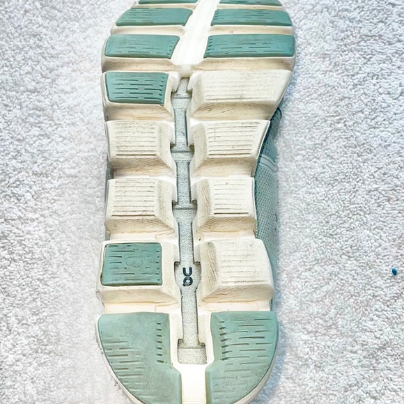 Women's Light Blue On Clouds Size 9 - Picture 6 of 7